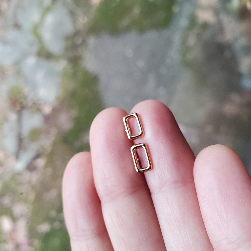 Nwot Tiny Gold Rectangle Stud Earrings - image 5